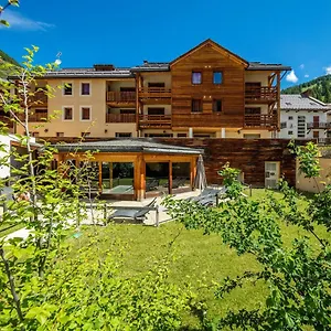 Madame Les Balcons Du Viso Aparthotel